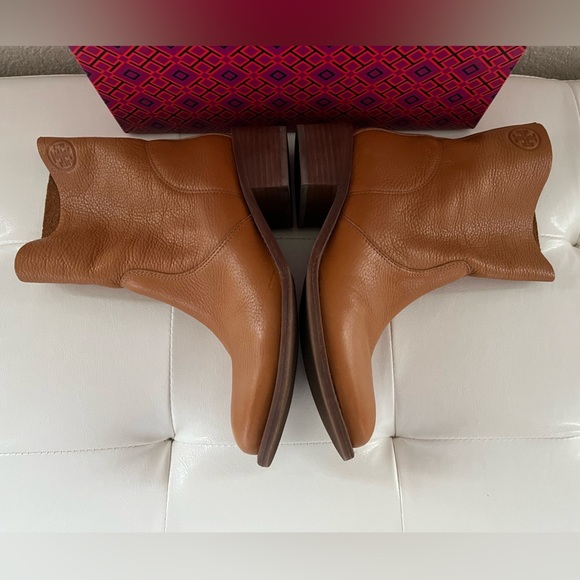 Tory Burch Siena Leather Booties in Light Tan-NWT - Picture 10 of 13